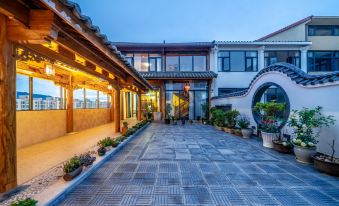 Zhaotong Courtyard Homestay (Fada Plaza)