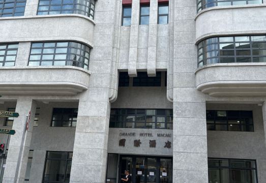 2. 그랜드 호텔 마..