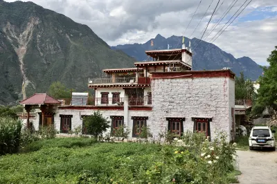 Danba E'qie Time Tibetan House Chinese Inn Hotels near Zhonglu Tibetan Village