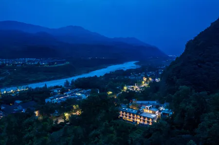 Pengzhou Baoshan Yihe Wangyou Hotel Отели рядом с достопримечательностью «Bailu Limestone Cave Wonder Peak»