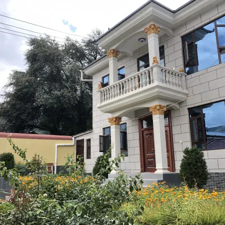 Diebu River Riyun Shang Tibetan-style Homestay