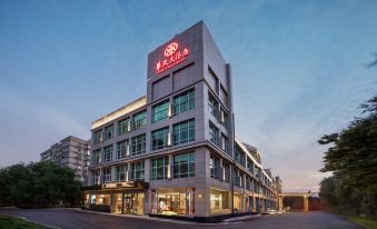Century Huatian Hotel