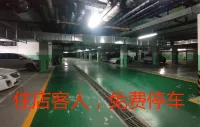 Lan ou Shangpin Hotel (Lanzhou Zhongchuan Airport Rainbow City) - parking