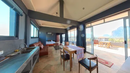 Faraway Suites Отели рядом с достопримечательностью «Wat That»