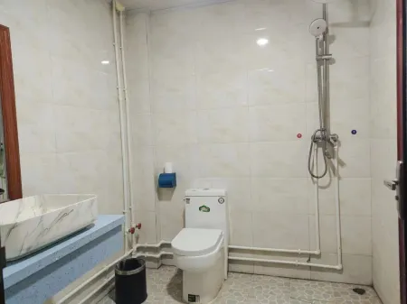 Linxia Boya Hotel Отели рядом с достопримечательностью «Linxia Fenghuang Shan Mudan Base»