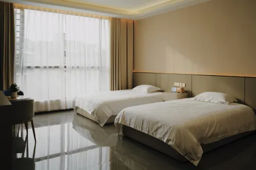 Shibing Sanchuan E-sports Hotel