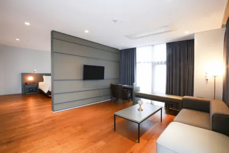 WesternLife Hotel Отели в г. Иксан