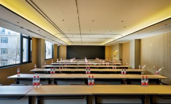 Romantic Season Yunfan Hotel (Tiexi Square 9th Road Furniture City)