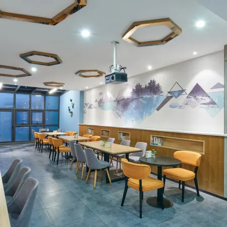 Anman Hotel (Wuhouci Metro, Jinli, Chengdu) Отели рядом с достопримечательностью «Мемориальный храм Ухоу»