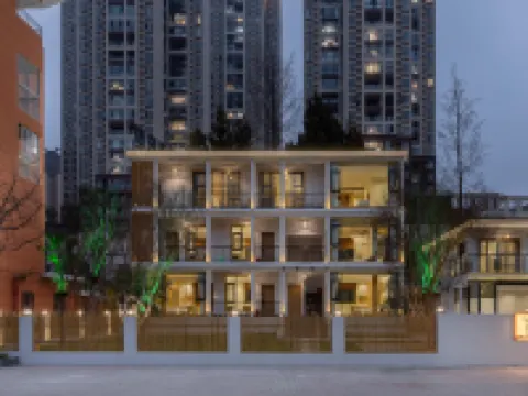 Tranquil Maple Residence Embracing Nature View Resort โรงแรมในปี้เจี๋ย