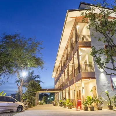 Yaibua Hotel Hoteles cerca de Rambhai Barni Rajabhat University
