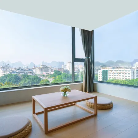 LiCLOUDS HOTEL (Guilin Two Rivers and Four Lakes Xiangshan Park)