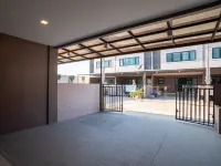Pattaya town house three bedroom pool villa 【8 minutes drive to floating market + swimming pool】 Hotels near Wat Khao Din Temple