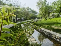 Tonghua White Vehicle Axle Holiday Camping Base
