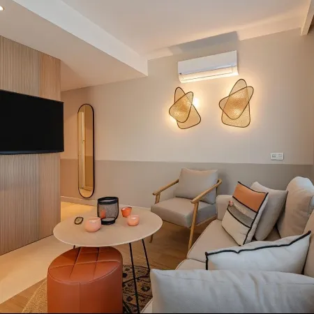 OLI HOTEL & SUITES