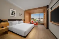 D&F Designer Hotel (Chongqing Longmenhao Yangtze River Cableway Branch) Отели рядом с достопримечательностью «Южная остановка Чунцин Цзян Цзян»