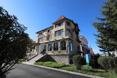 白樺林賓館（阿爾山火車站溫泉景區） 冰川遺跡附近的飯店