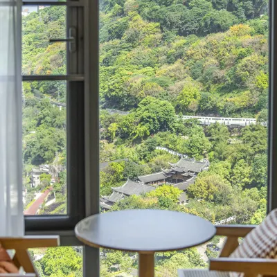 春風暮雨 | 高空江景 ·view影院飯店（企業天地化龍橋地鐵站店） 大坪站附近的飯店