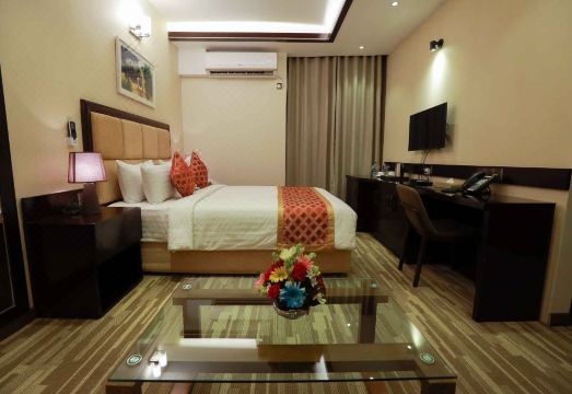 애프터 아워즈 레지던스