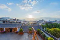 야시 호텔 (리장 고성 다수이처 지점) 리장 고대 도시 라이온 마운틴 전망대 주변 호텔