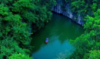 Huangguoshu Mountain Wind, send the moon lodging