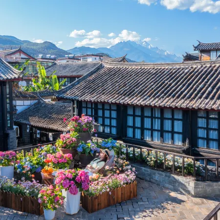 Haitang Bay Resort Pillow Mountain Xigu Snow Mountain View Garden Beauty Villa