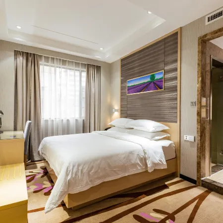 V9 Holiday Inn Отели рядом с достопримечательностью «Начальная Школа Авиадороги»
