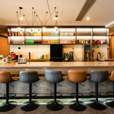Beijing Junxi Hotel (Sanyuanqiao Yansha Embassy Area) Отели рядом с достопримечательностью «Посольство США»