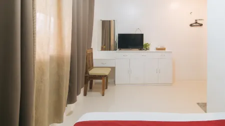 RedDoorz @ Marceily Point Resort Guimaras Отели в г. Гимарас