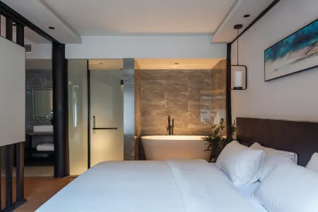 Lijiang Ancient Town, Mid-levels, No Noise Viewing Light Luxury Courtyard