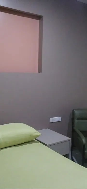 ห้องพักประหยัด (ไม่มีหน้าต่าง)(เตียงใหญ่)