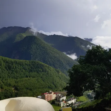 Four Girls Mountain Lanxi Wild Luxury Hotel (Changpinggou Scenic Area Branch)