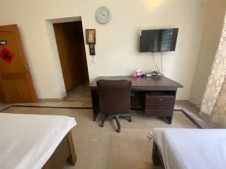 Costco Chinese Hotel Отели рядом с достопримечательностью «Shakarparian National Park»