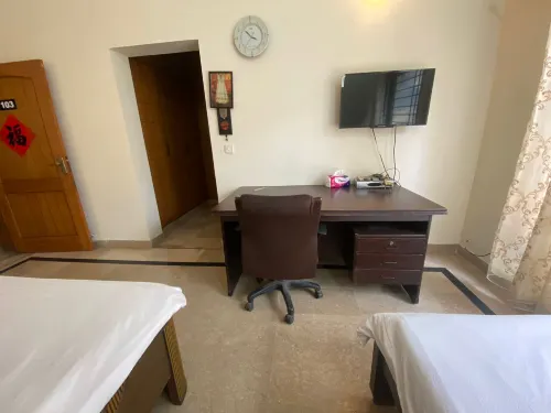 Costco Chinese Hotel - Pet friendly