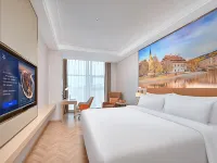 Vienna Hotel (Xiangcheng Yingbin Avenue Wanda Plaza) Hotels in Xiangcheng