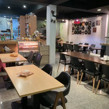 Golden House Hostel Отели рядом с достопримечательностью «Железнодорожная станция Sijiaoting»