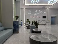 Xinfeng Shuiyuewan Hot Spring Resort Hotel