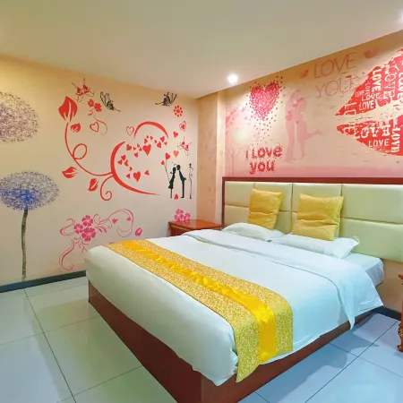 Daqing fruit holiday Fashion Hotel