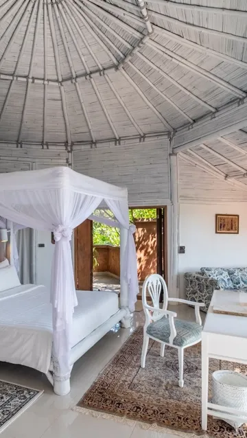 วิลล่าสีขาวพร้อมสระ