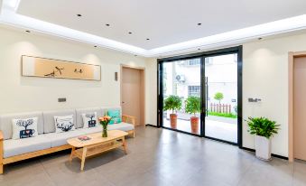 Wudangshan Shiguang Boutique Stay (Entrance to the Mountain)