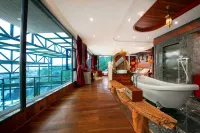 Lijiang LiuLigong 360 degrees Hot Spring Hotel