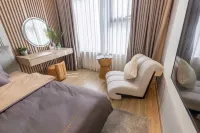 Emperor Sakura Luxury-Vinhome Smart City Sakura Hanoi Các khách sạn gần Tòa HH2K, Chung Cư Xuân Mai Complex