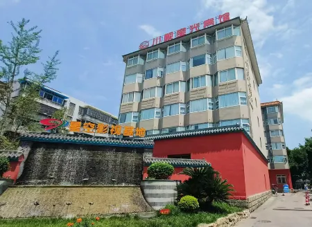 Chuanshi Baoguang Hotel Отели рядом с достопримечательностью «Baoguang Monastery»