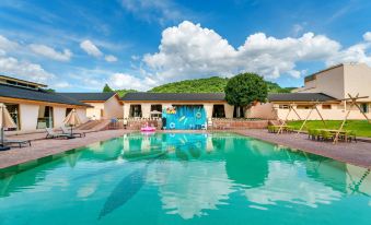 GREEN TRESS RESORT