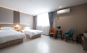 Lai Xinyuan Light Luxury Hotel (Taizhou Jiaojiang Pier 7 Store)