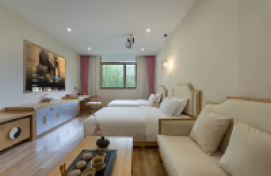 Floral Hotel· Longhushan Hotel