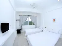 โรงแรมโคโรน บลูเวฟ โรงแรมในโครอน