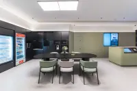 Hi Inn (Nanchang Bayi Square Provincial Art Museum)