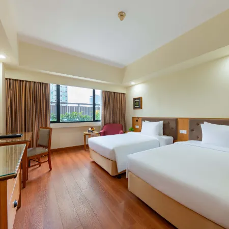 Saigon Prince Hotel Отели рядом с достопримечательностью «Манна»