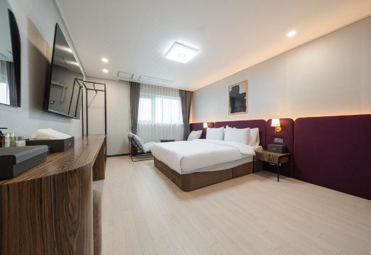 2. 하운드 호텔 군..